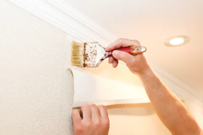 Pose de papier peint à Gévezé — revêtements muraux et toiles de verre